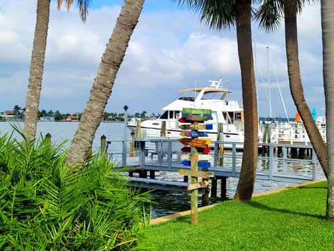 Searenity, Waterside studio in the heart of Treasure Island, walk to beach Apartment hotel in Treasure Island