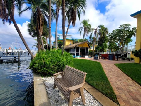 Searenity, Waterside studio in the heart of Treasure Island, walk to beach Apartment hotel in Treasure Island