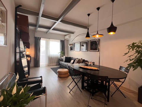 Living room, Seating area, Dining area