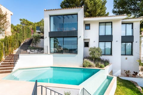 Property building, Day, Garden, Garden view, Pool view, Swimming pool