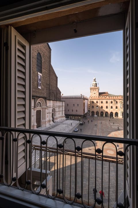 Property building, Day, View (from property/room), Balcony/Terrace, City view, Landmark view, Location