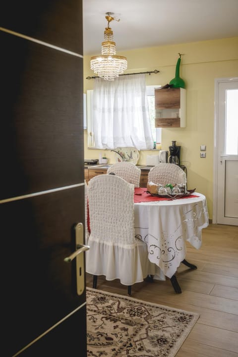 Facade/entrance, Dining area