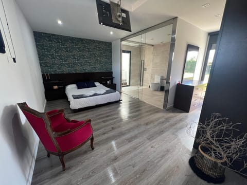 Photo of the whole room, Bedroom