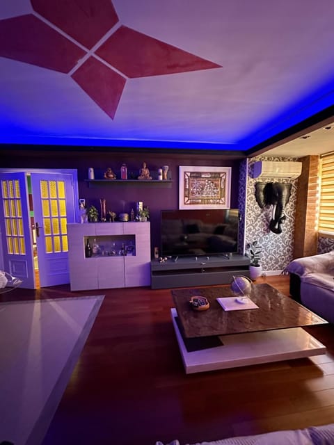 Communal lounge/ TV room, TV and multimedia, Living room, Evening entertainment