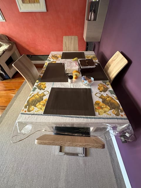 Food and drinks, Dining area, Food