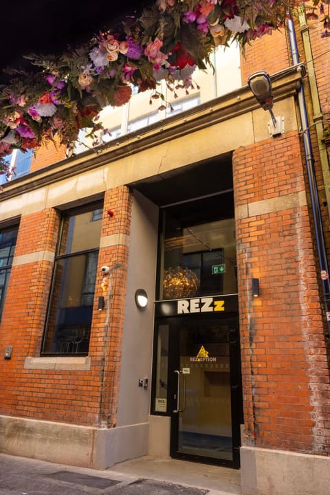 Facade/entrance