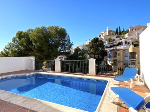 Property building, Swimming pool, sunbed