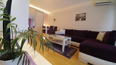 TV and multimedia, Living room, air conditioner