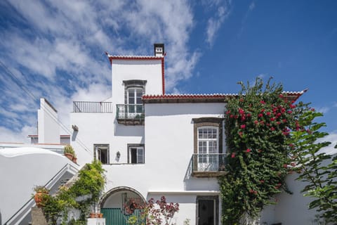 Property building, Facade/entrance, Day