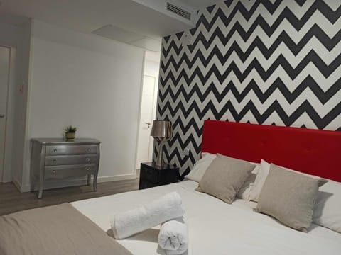 Gran Vía - Centro - Callao. Familiar Apartment in Centro