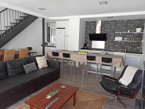 Gran Vía - Centro - Callao. Familiar Apartment in Centro