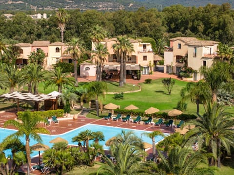 Property building, Bird's eye view, Garden, Swimming pool