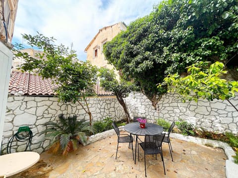 Property building, Garden