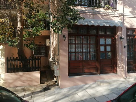 Property building, Facade/entrance, Day, Neighbourhood, Street view
