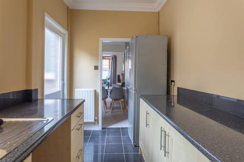 Kitchen or kitchenette, kitchen, kitchen