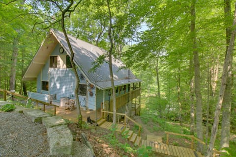 Riverside Cabin with 3 Decks in North Vernon! Cabin in Indiana