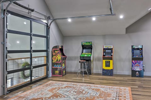 Lavish Riverfront Escape with Gas Grill! House in Glenwood