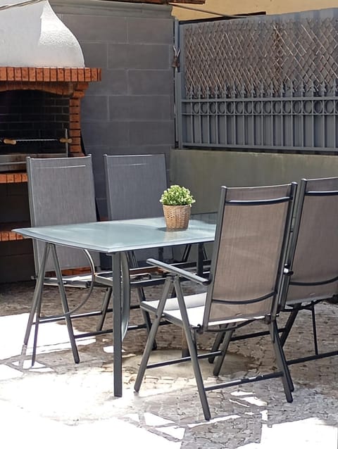 Patio, Dining area