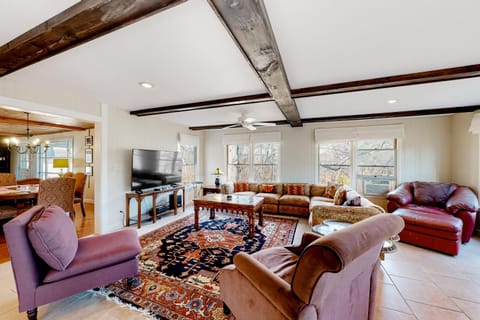 Pine Crest Lodge House in Eureka Springs