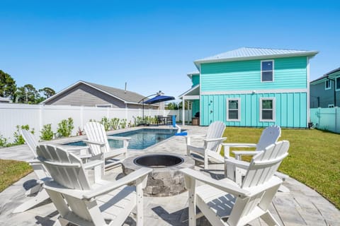 Heated Pool & Pet Friendly - Minutes To Beach - Spacious Backyard - FLPCB38 House in Lower Grand Lagoon