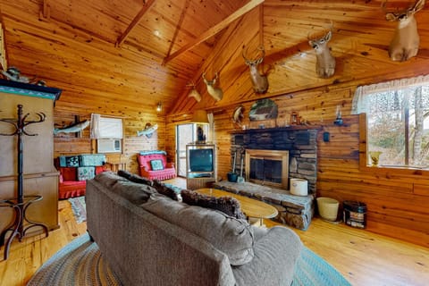 Charlie's Ol' Fishing Cabin Cabin in Beaver Lake