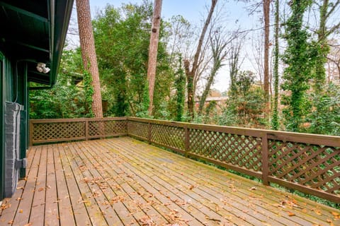 Drew Valley Villa House in Brookhaven