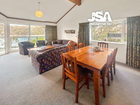 View (from property/room), Living room, Seating area, Dining area, Garden view, Lake view, Mountain view