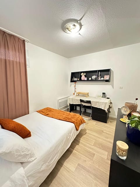 Cozy studio in la Défense Bed and Breakfast in Courbevoie