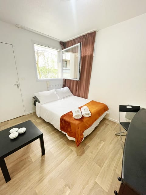 Cozy studio in la Défense Bed and Breakfast in Courbevoie
