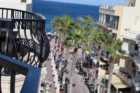 Sea view, Location