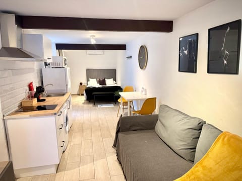 Kitchen or kitchenette, Living room, Dining area