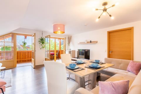 Living room, Seating area, Dining area