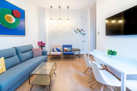 TV and multimedia, Living room, Seating area, Dining area