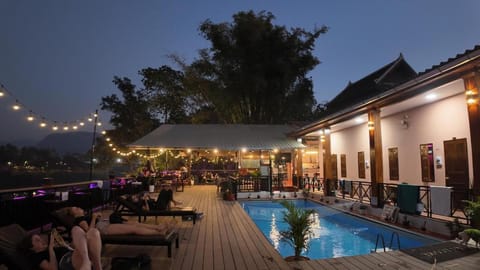 Swimming pool, Swimming pool
