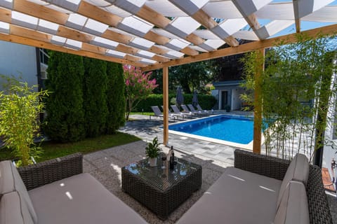 Patio, Day, Garden, Garden view, Pool view, Swimming pool, sunbed