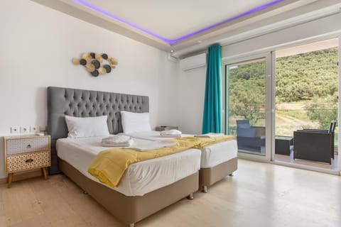 Living room, Bedroom