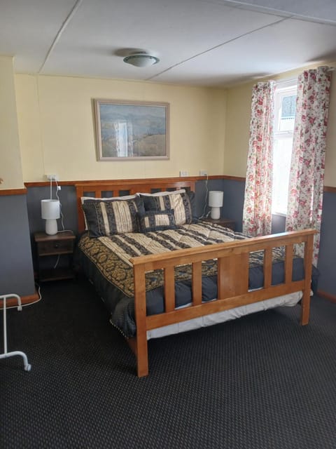 Hunters Hotel Bed and Breakfast in Queenstown