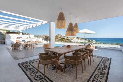Dining area, Sea view, Swimming pool