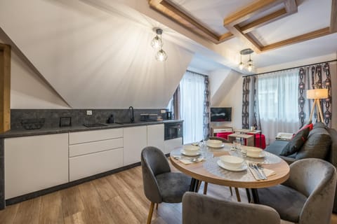TV and multimedia, Kitchen or kitchenette, Living room, Seating area, Dining area, minibar