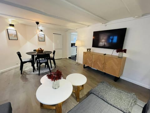 Communal lounge/ TV room, Living room