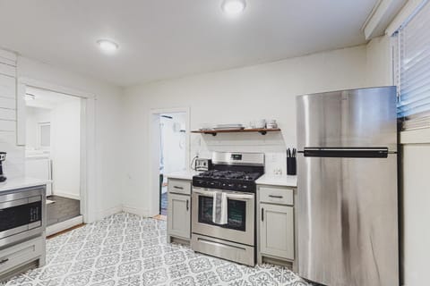 The Pink House on Main - Lower Apartment in Eureka Springs