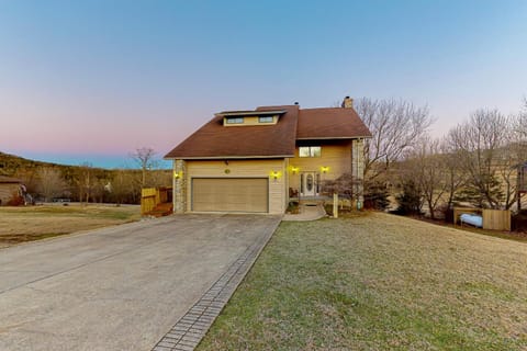 Stone Decks Lodge House in Carroll County