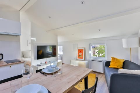 TV and multimedia, Living room, internet, locker, kitchen