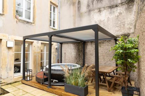 SPA, TERRASSE plein centre et proche gare Apartment in Metz