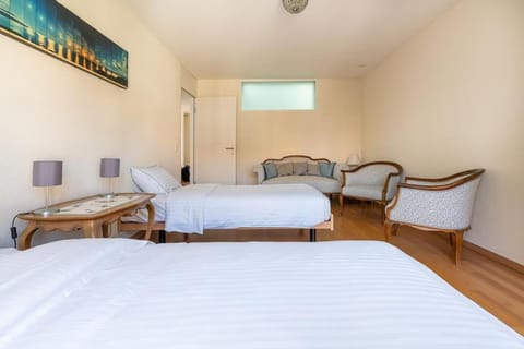 Lakeside-Apartment-1 Grand appartement familial avec 2 terrasses et vue panoramique Apartment in Montreux