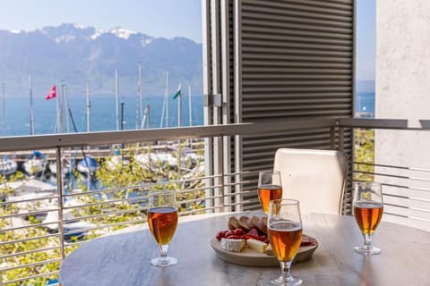 Lakeside-Apartment-1 Grand appartement familial avec 2 terrasses et vue panoramique Apartment in Montreux