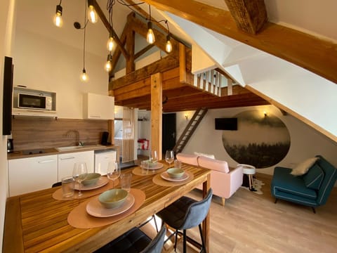 Coffee/tea facilities, Kitchen or kitchenette, Living room, Seating area, Dining area, minibar, toaster