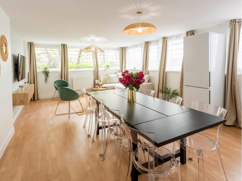 TV and multimedia, Living room, Dining area