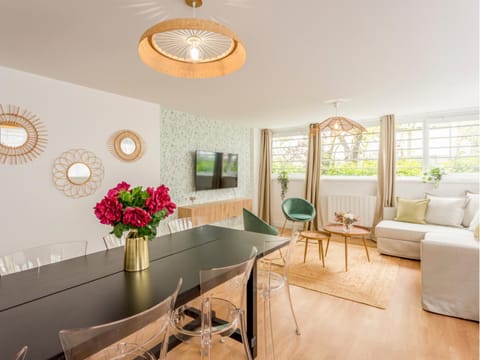 TV and multimedia, Living room, Dining area