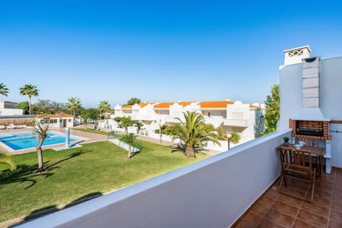Property building, Day, BBQ facilities, Pool view, Swimming pool